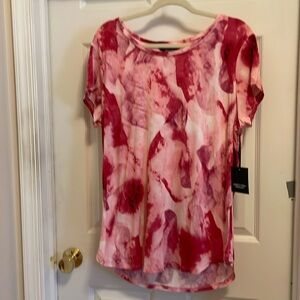 Simply Vera short sleeve tee. Pink/raspberry print